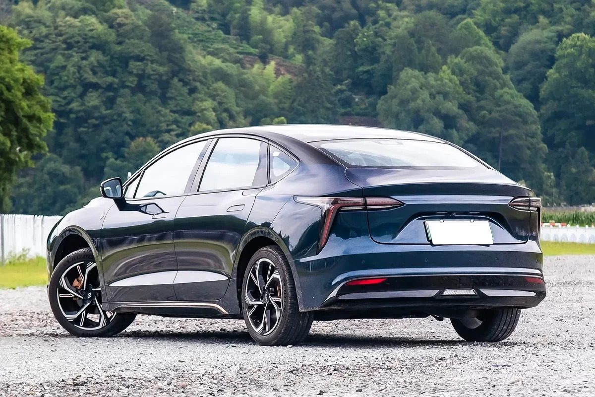 Amberauto A5 2024 — экстерьер, rear 3q alt, рынок internal_mvp