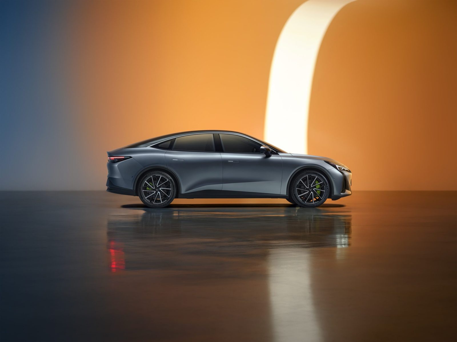 Arcfox Alpha S5 EV 2025 — экстерьер, side profile, рынок EU regional official