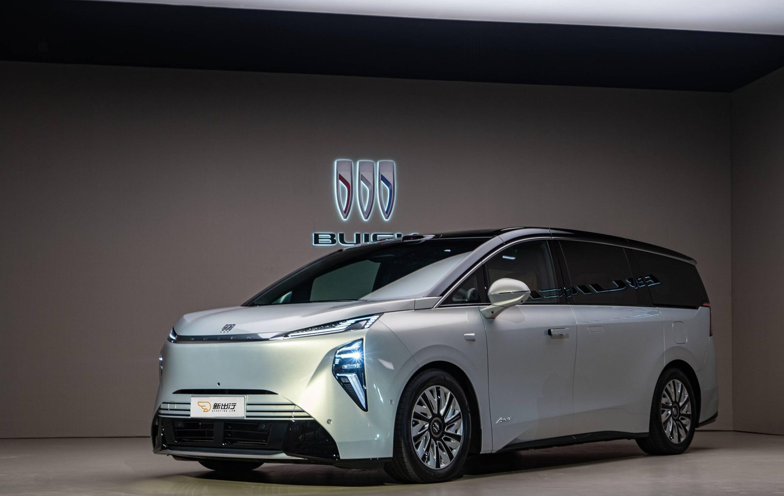 Buick Zhijing Shijia PHEV 2026 — главное фото модели, экстерьер, вид спереди 3/4, рынок China launch media