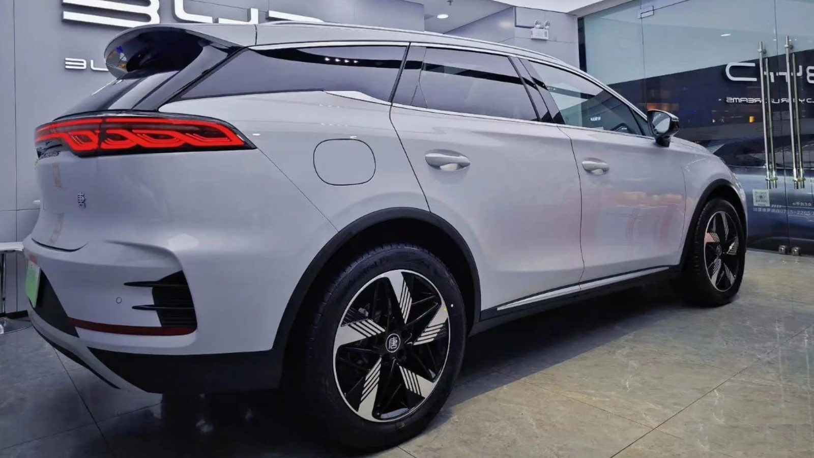 BYD Tang First Generation DM Reference 2015 — главное фото модели, экстерьер, вид спереди 3/4, рынок internal_mvp