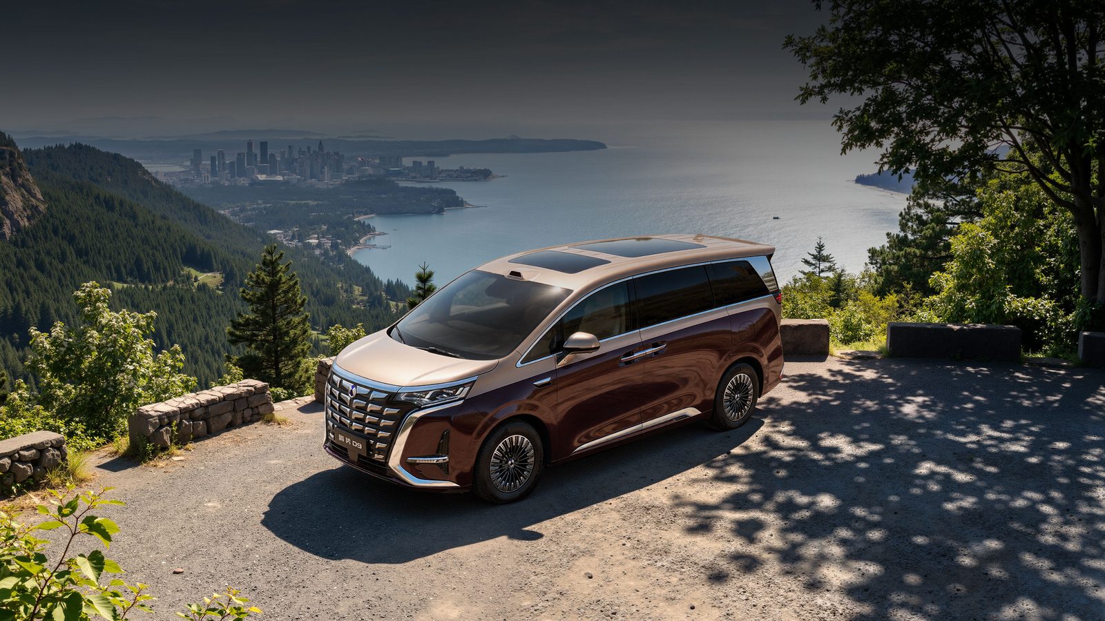 Denza D9 PHEV 2025 — экстерьер, вид спереди 3/4, рынок China official