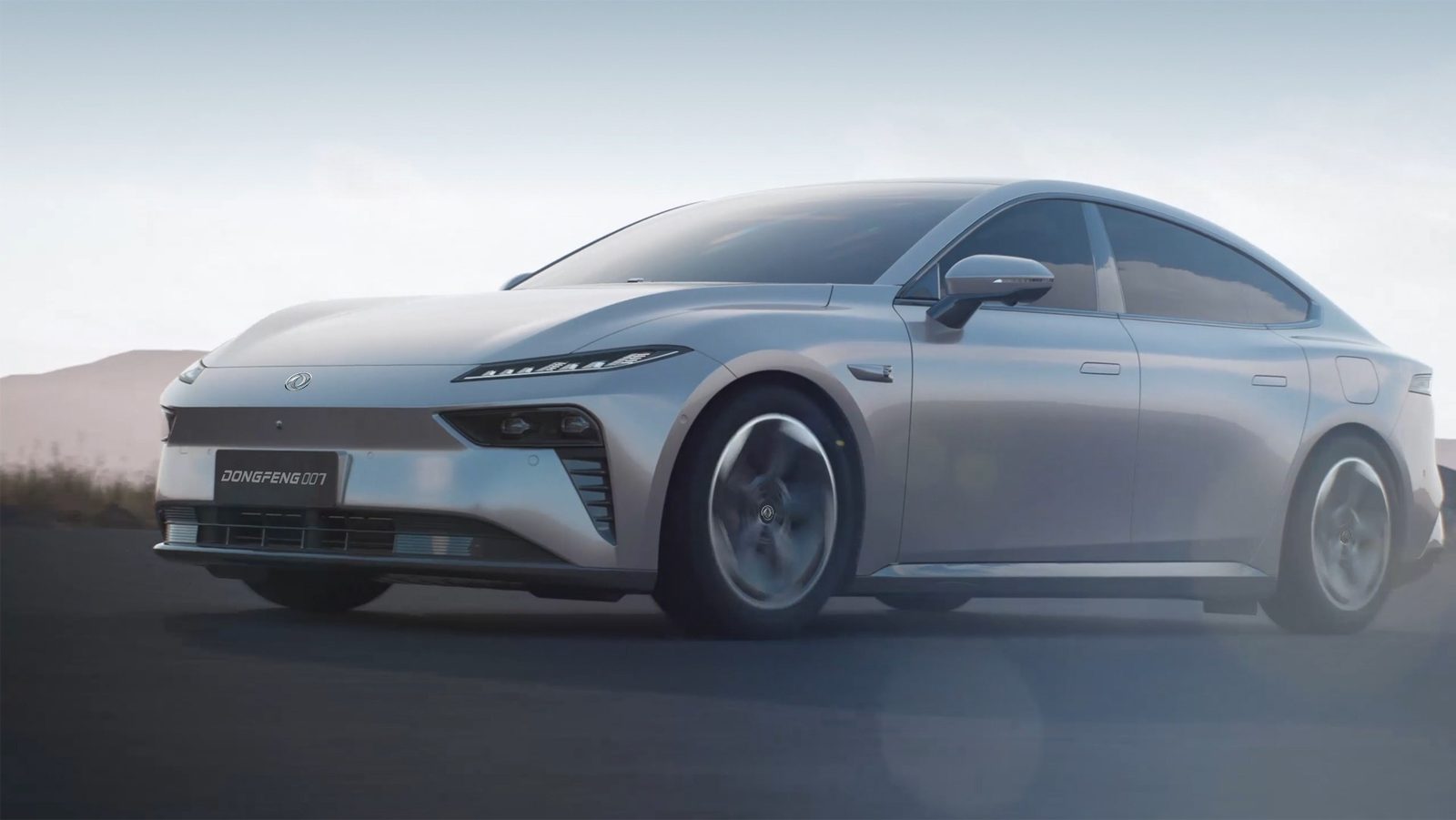 Dongfeng eπ 007 EREV 2026 — экстерьер, front 3q motion, рынок China / export official