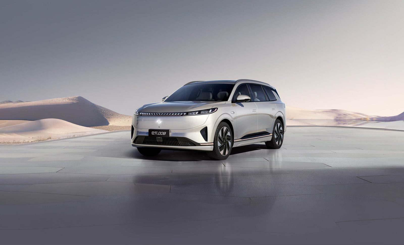 Dongfeng eπ 008 EV 2024 — экстерьер, front 3q desert, рынок internal_mvp