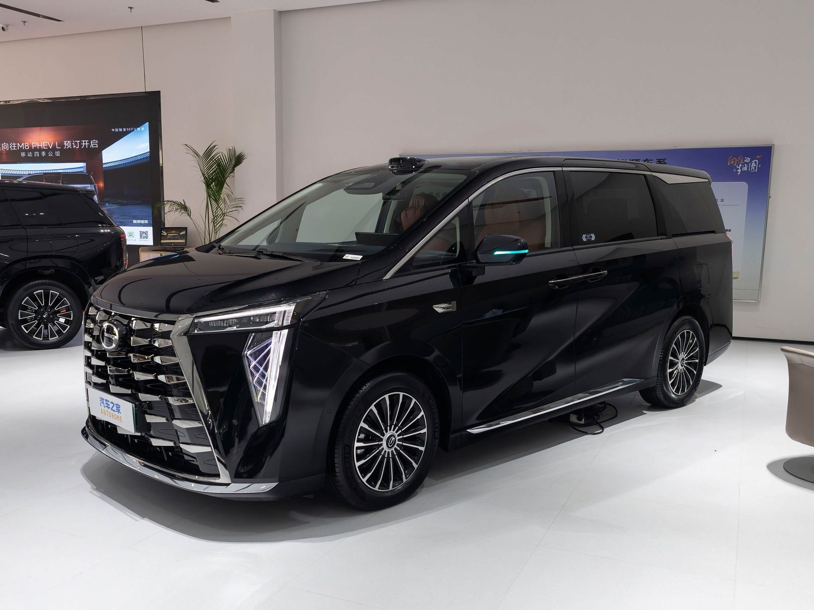 GAC Trumpchi Xiangwang M8 PHEV L — фото модели