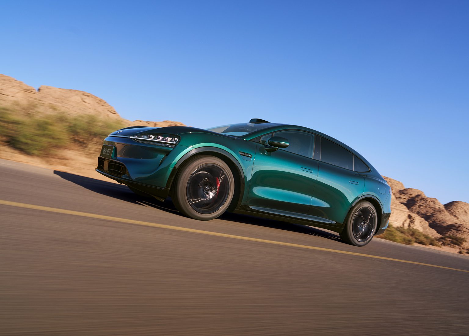 HIMA Luxeed R7 exterior