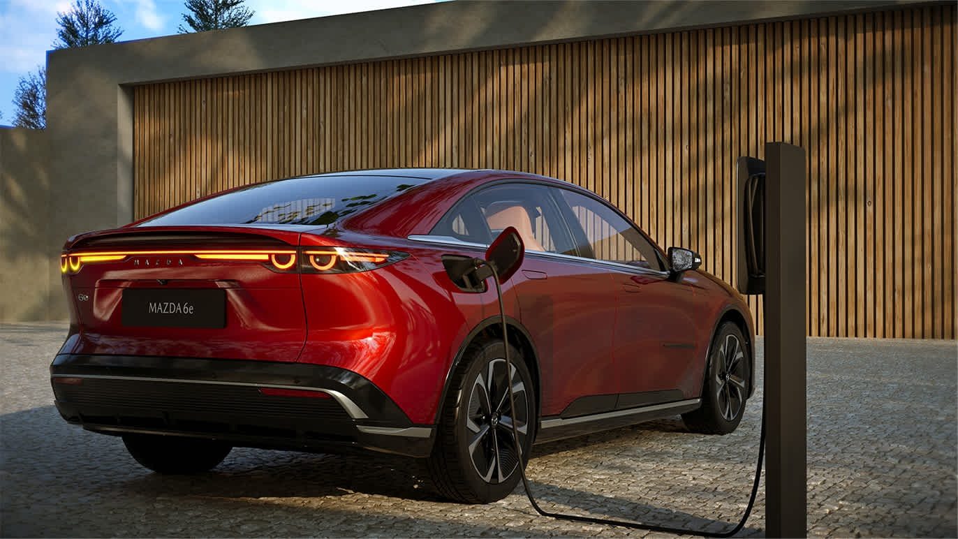 Mazda EZ-6 / Mazda6e China EREV 2024 — экстерьер, rear three quarter red, рынок China/import