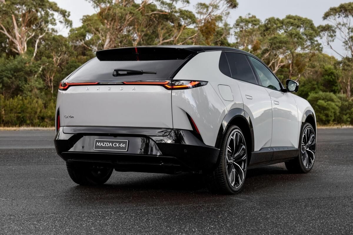 Mazda EZ-60 / CX-6e China EV 2025 — экстерьер, вид сзади 3/4, рынок internal_mvp