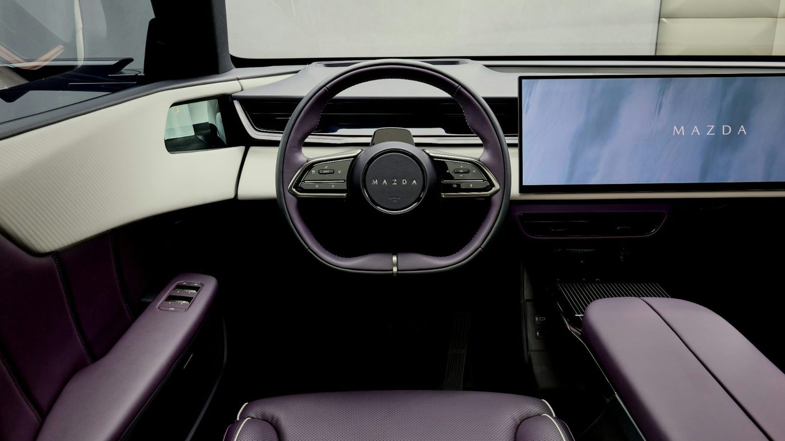 Mazda EZ-60 / CX-6e China EV 2025 — главное фото модели, интерьер, передняя панель, рынок internal_mvp