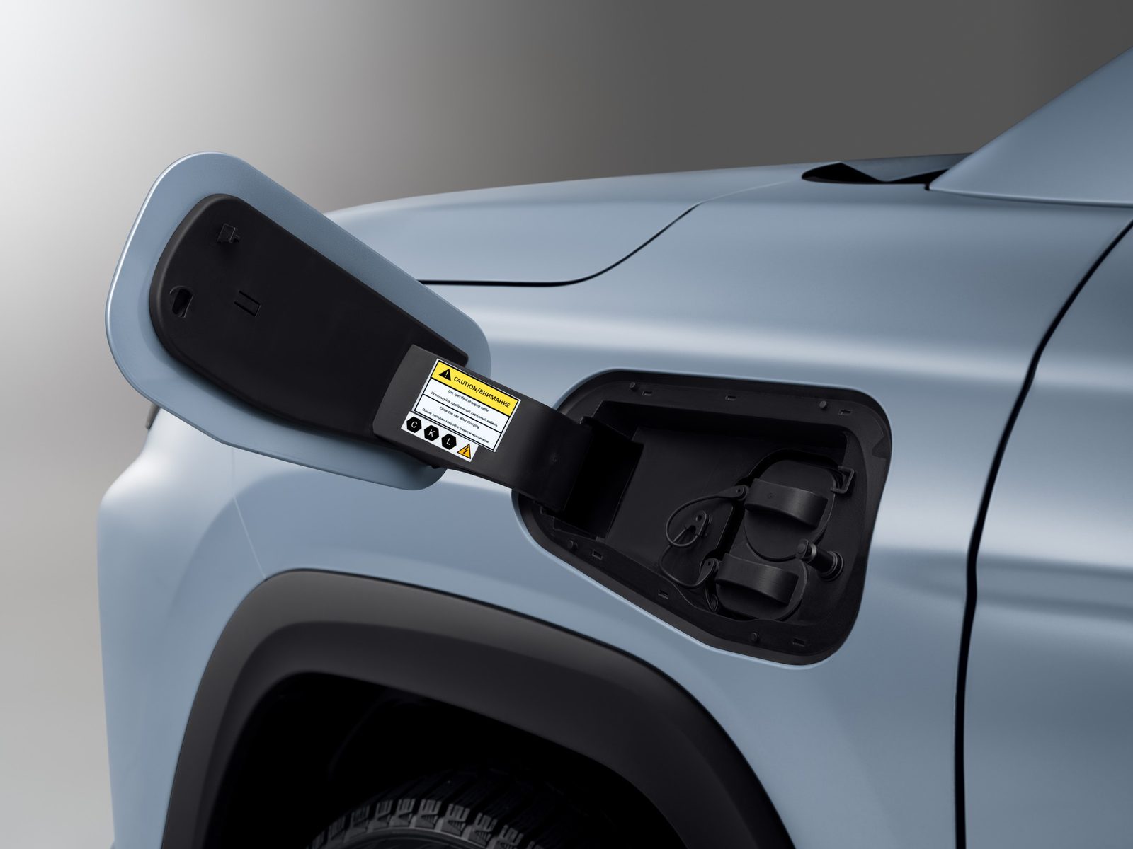 Moskvich 3e 2022 — экстерьер, charge port detail, рынок internal_mvp