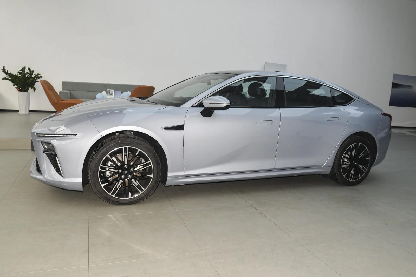 Neta S EREV 2024 — экстерьер, вид сбоку, рынок Guangcai Neta S 2024 sedan reference