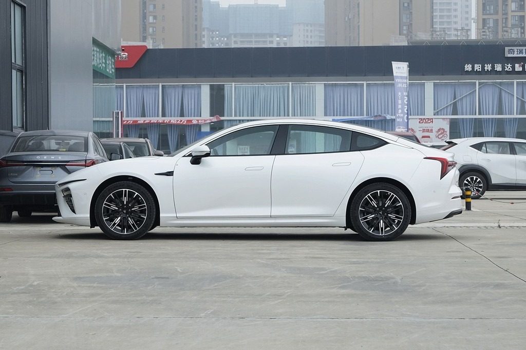 Neta S EV 2024 — экстерьер, side profile parking, рынок China Sohu model gallery reference