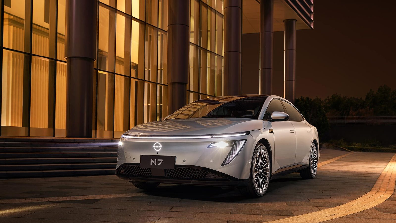Nissan Dongfeng Nissan N7 — фото модели