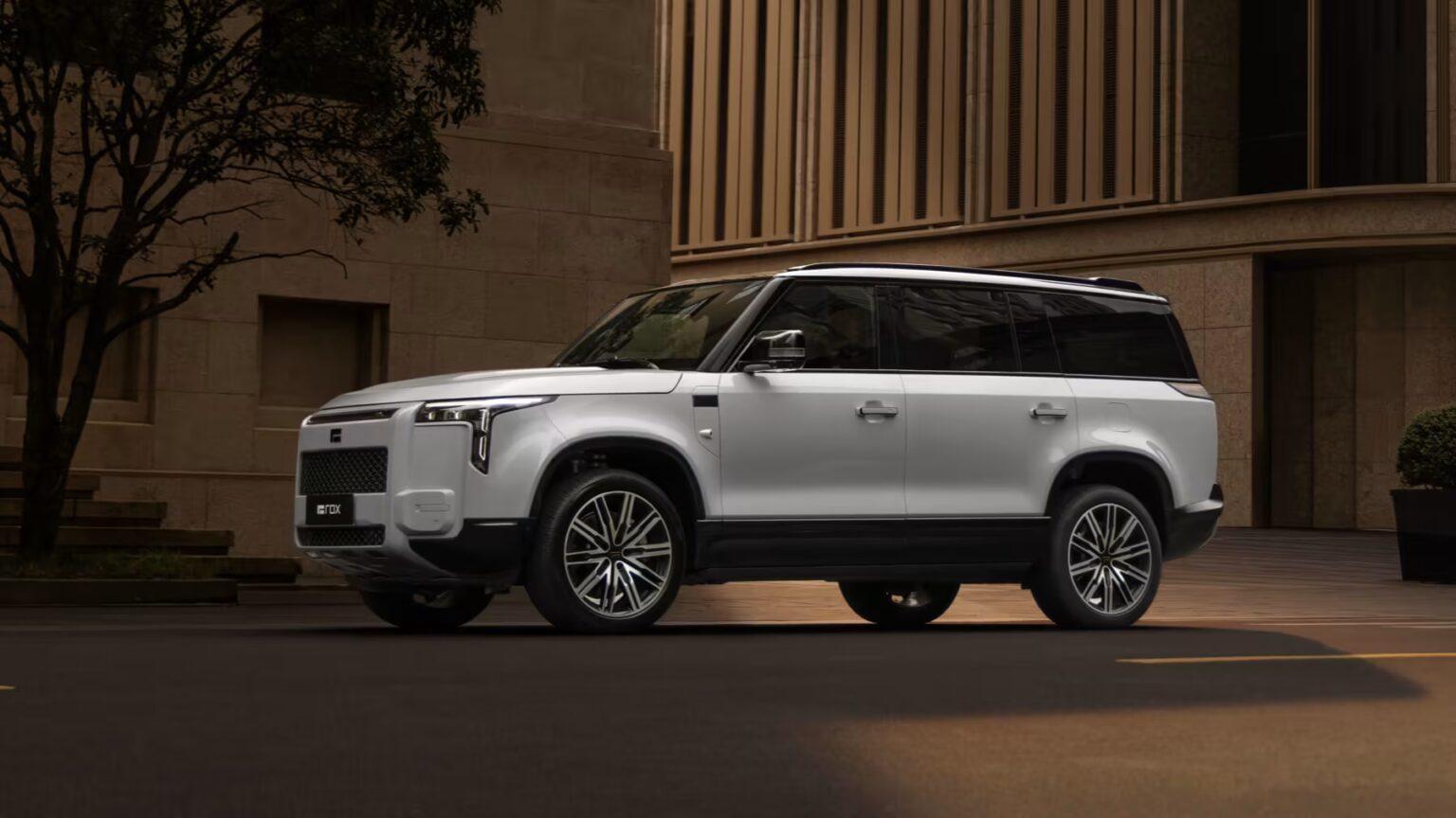 Rox Motor ADAMAS 2026 — главное фото модели, экстерьер, side profile twilight, рынок GCC