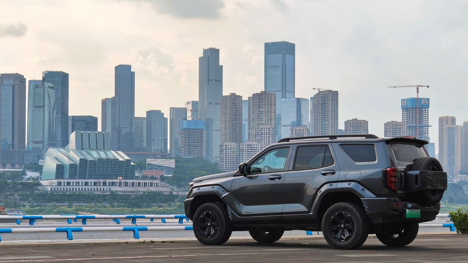 Tank 400 Hi4-T / Hi4-Z 2026 — экстерьер, side city, рынок China first-drive/reference