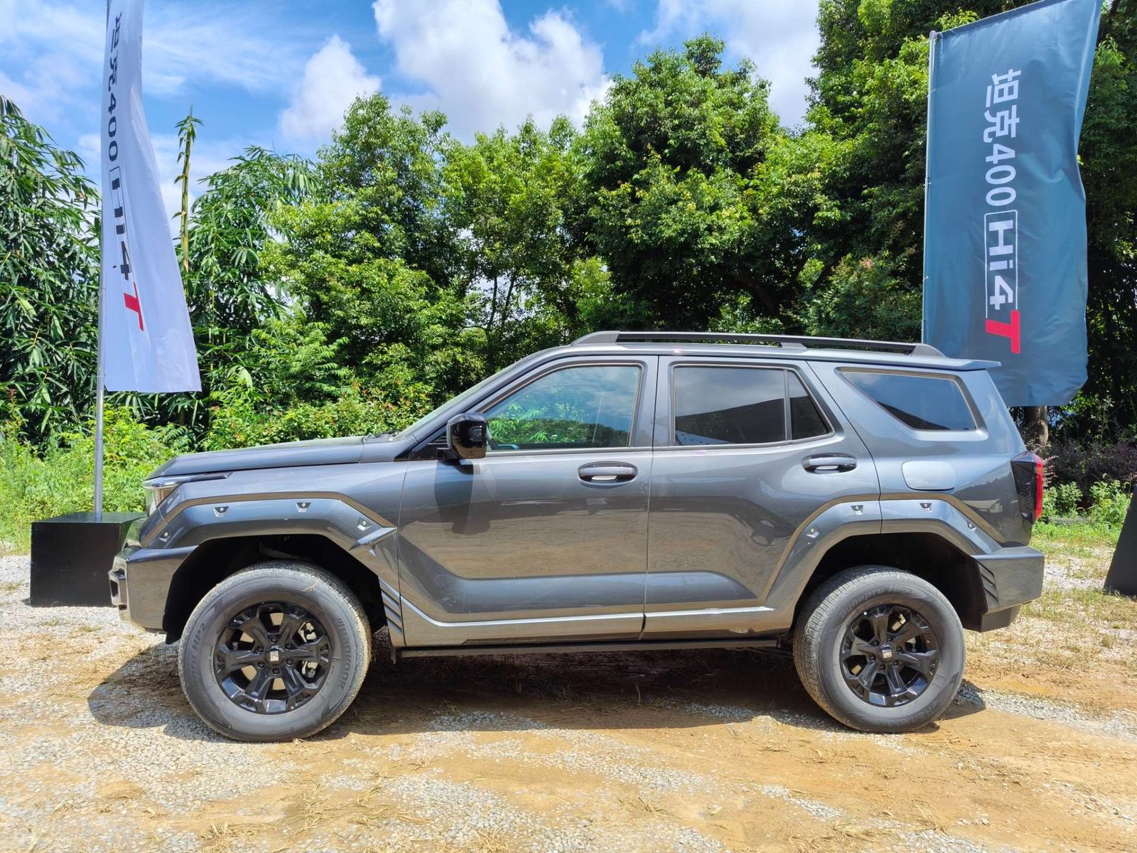 Tank 400 Hi4-T / Hi4-Z 2026 — экстерьер, side profile, рынок China first-drive/reference