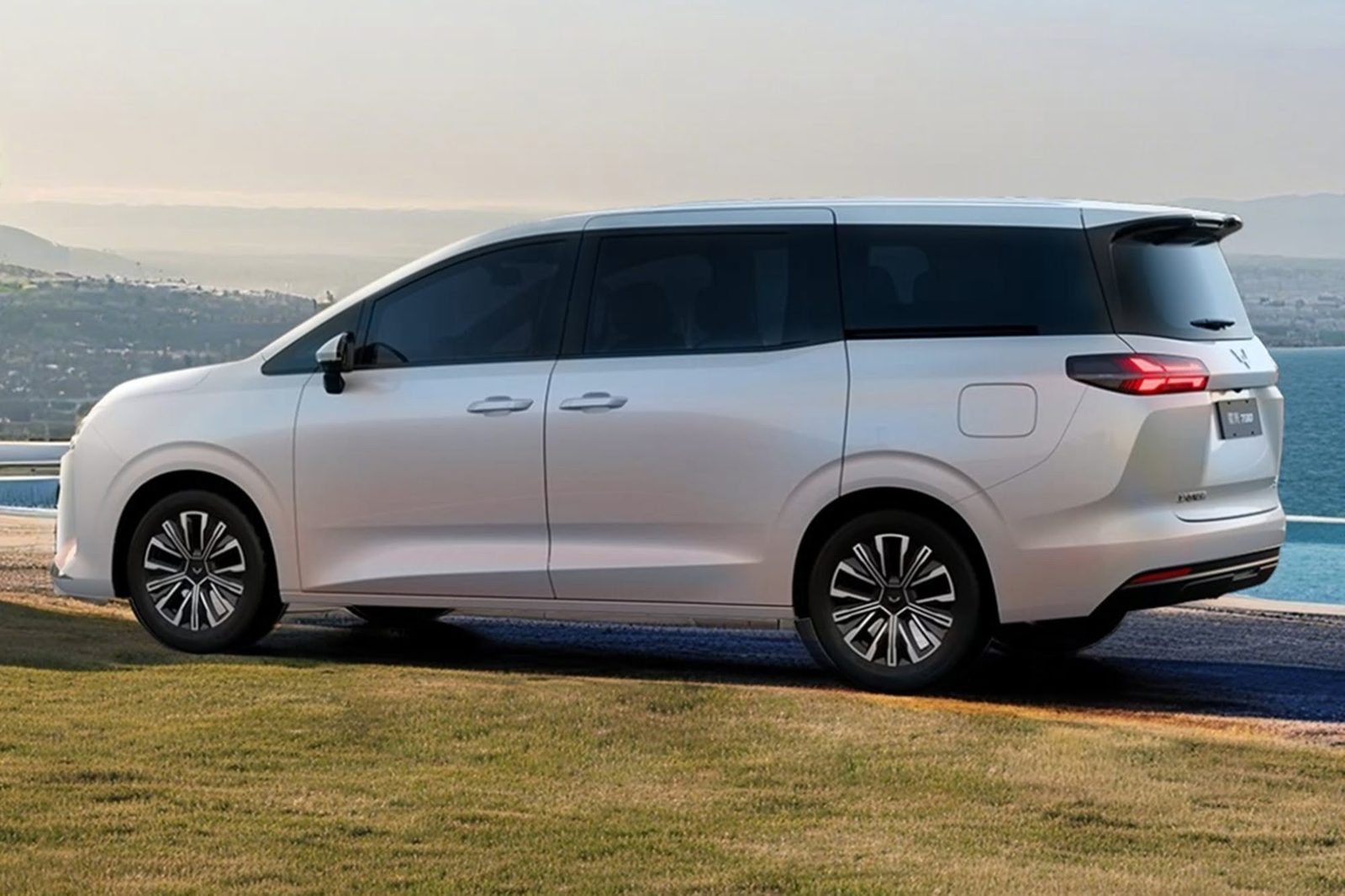 Wuling 730 EV 2026 — экстерьер, вид сбоку, рынок internal_mvp