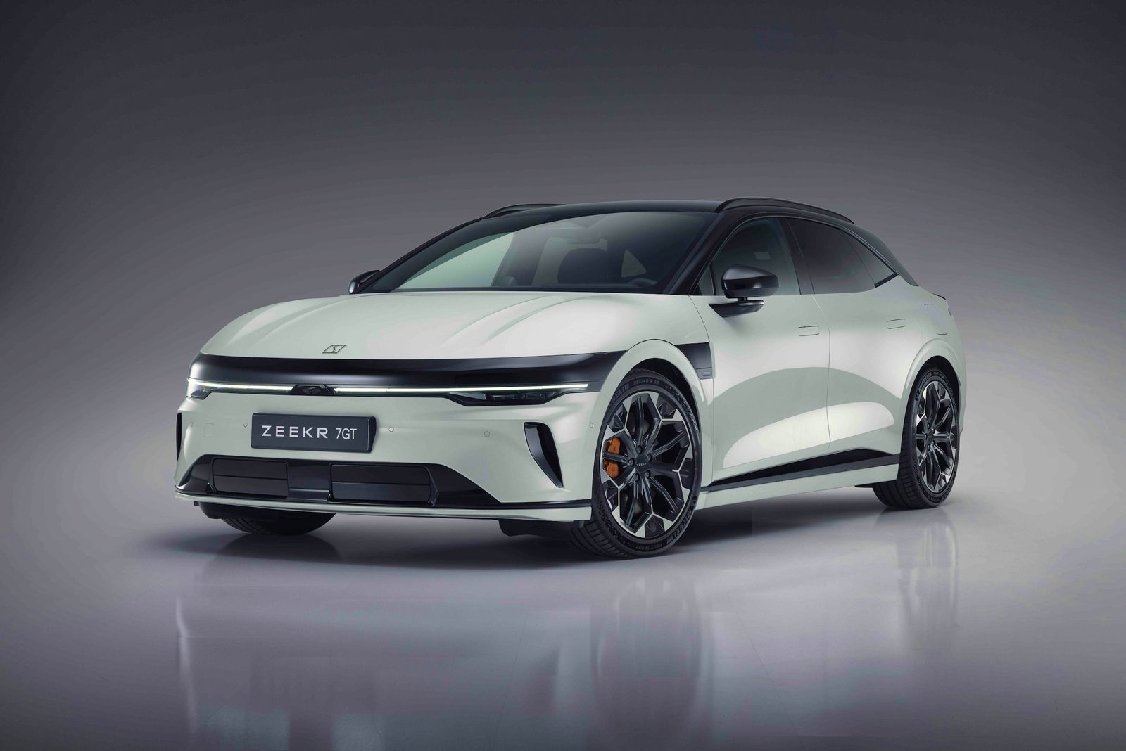 Zeekr 7GT 2025 — экстерьер, front 3q photo, рынок Europe