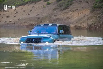 BYD Yangwang U8 — режим аварийного плавания